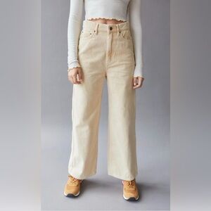 UO BDG high & wide cords. NWT. Size 27. Cream.